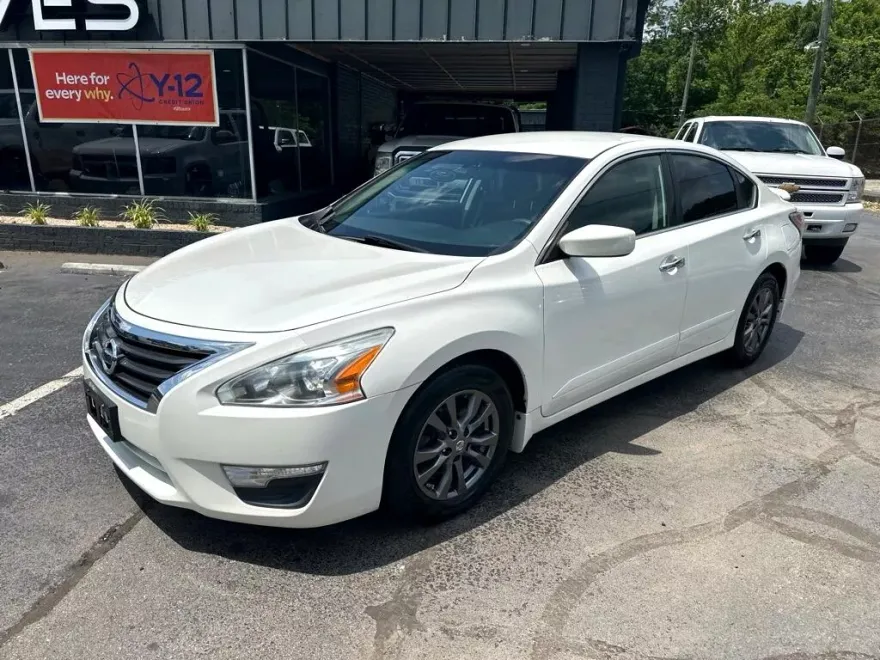 2015 Nissan Altima 2.5 S photo 1