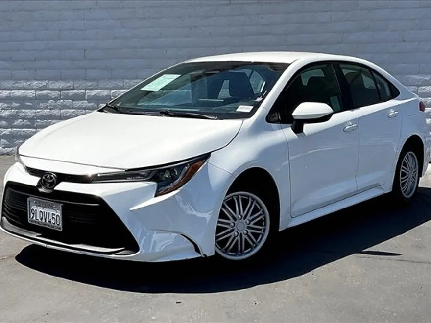 2024 Toyota Corolla LE photo 1