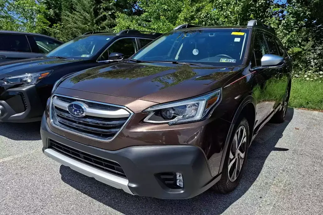 2022 Subaru Outback Touring photo 1