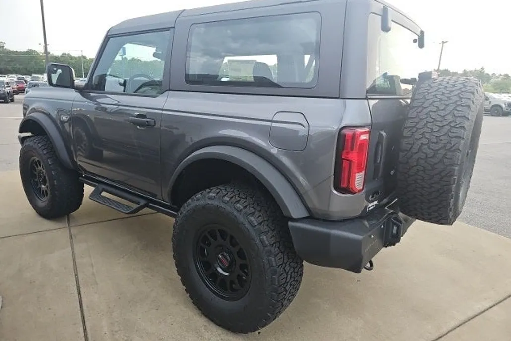 2025 Ford Bronco Base photo 1