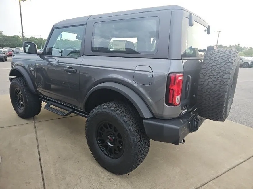 2025 Ford Bronco Base photo 1