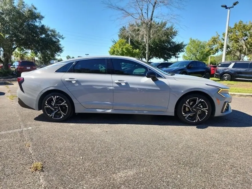 2025 Kia K5 GT-Line photo 1