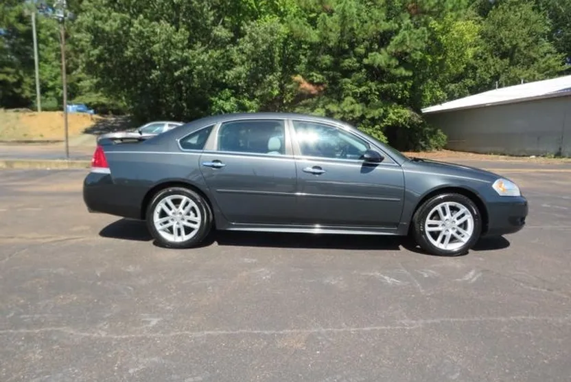2013 Chevrolet Impala LTZ photo 1