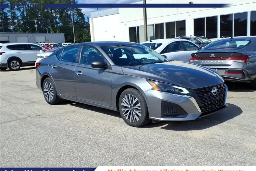 2024 Nissan Altima 2.5 SV photo 1