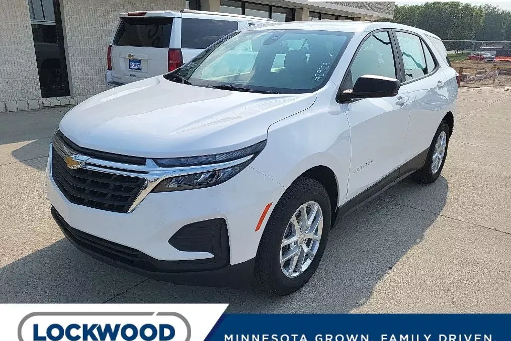 2024 Chevrolet Equinox LS photo 1