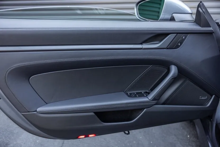 2025 Porsche 911 T photo 1