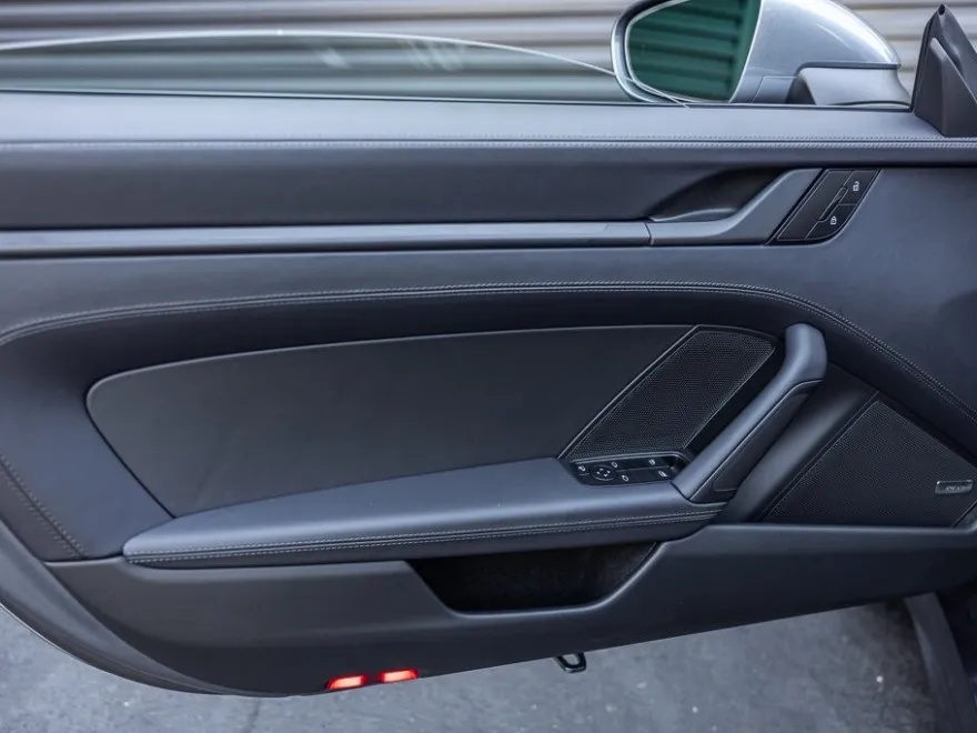 2025 Porsche 911 T photo 1