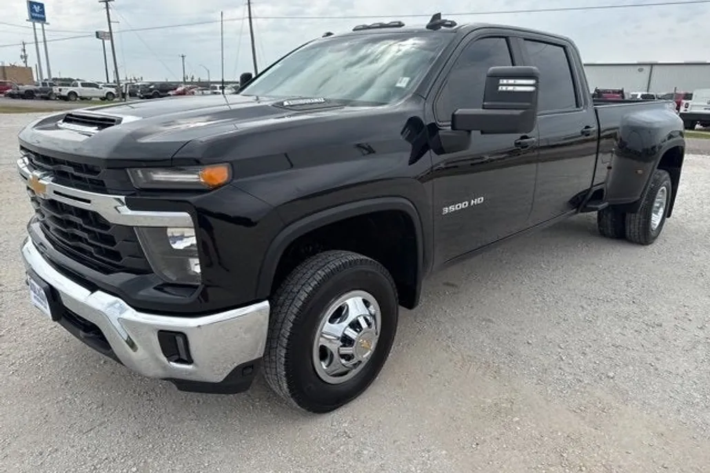 2024 Chevrolet Silverado 3500HD LT photo 1
