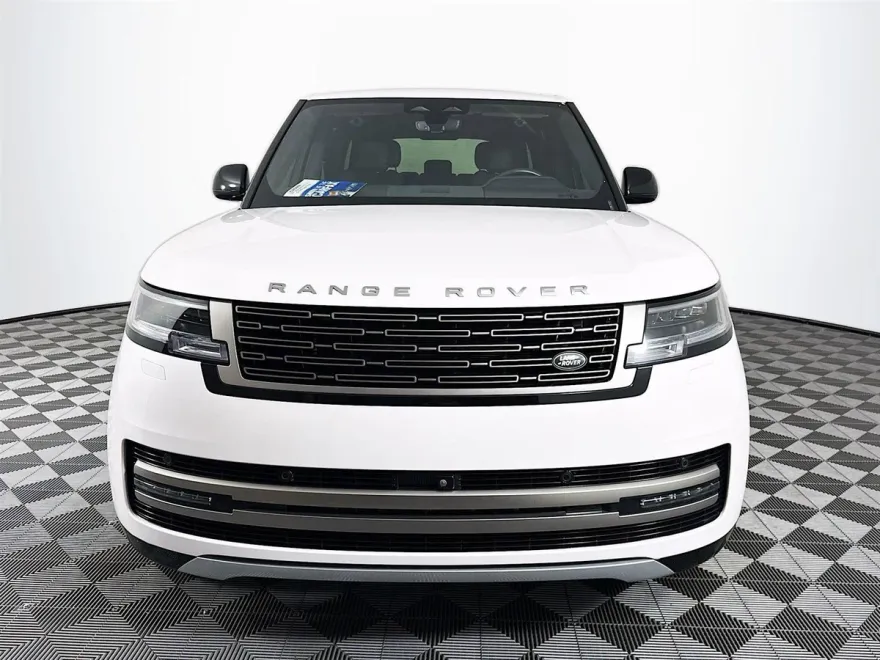 2024 Land Rover Range Rover SE photo 1