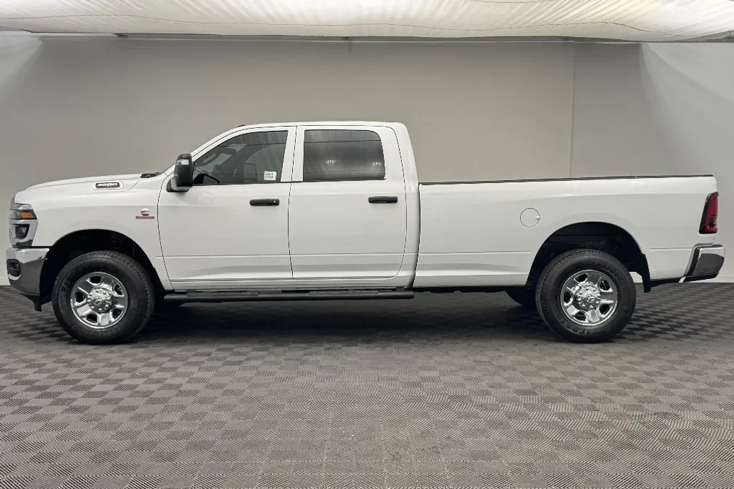 2025 Ram 3500 Tradesman photo 1