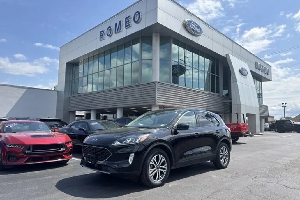 2022 Ford Escape SEL photo 1