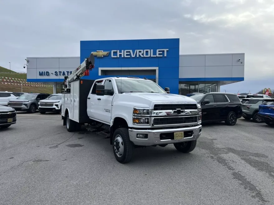 2024 Chevrolet Silverado 6500HD Work Truck photo 1