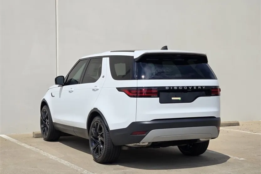 2025 Land Rover Discovery S photo 1