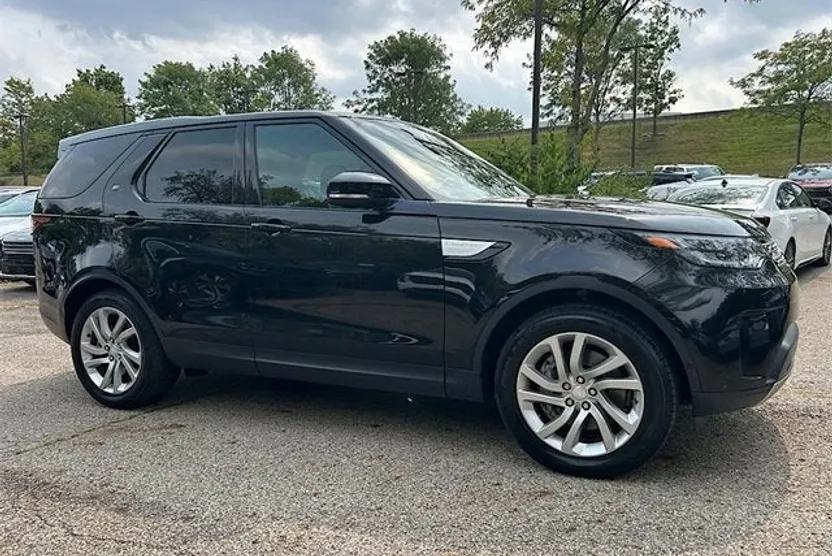 2019 Land Rover Discovery HSE photo 1