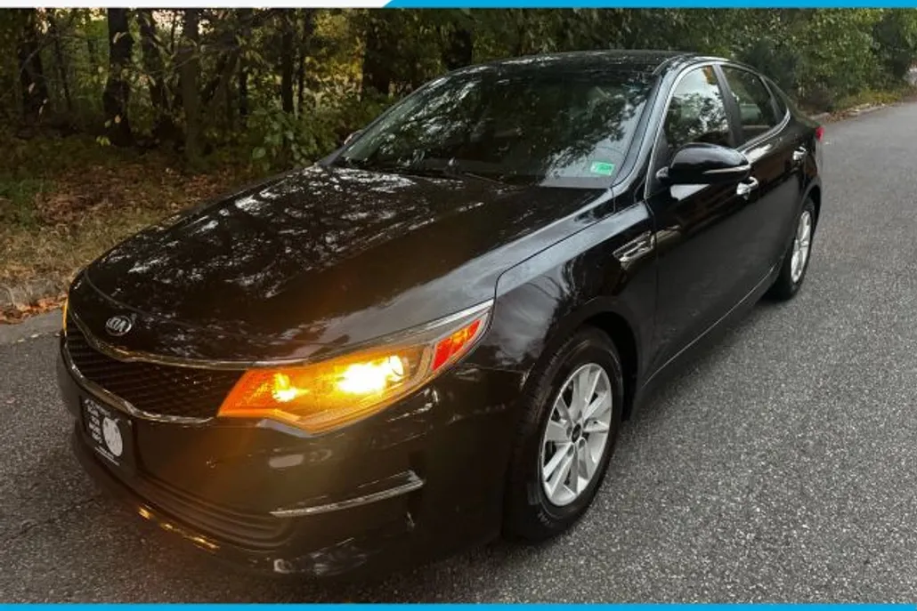2016 Kia Optima LX photo 1