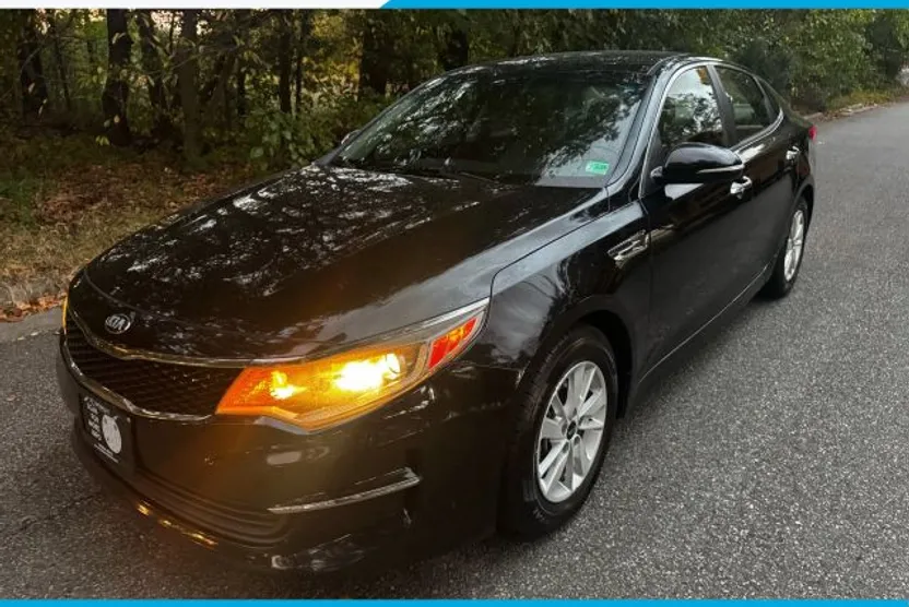 2016 Kia Optima LX photo 1