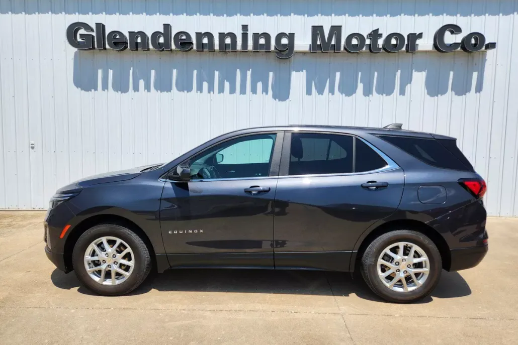 2023 Chevrolet Equinox LT photo 1