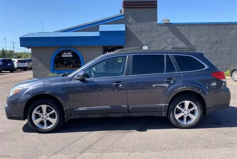2013 Subaru Outback 2.5i Limited photo 1
