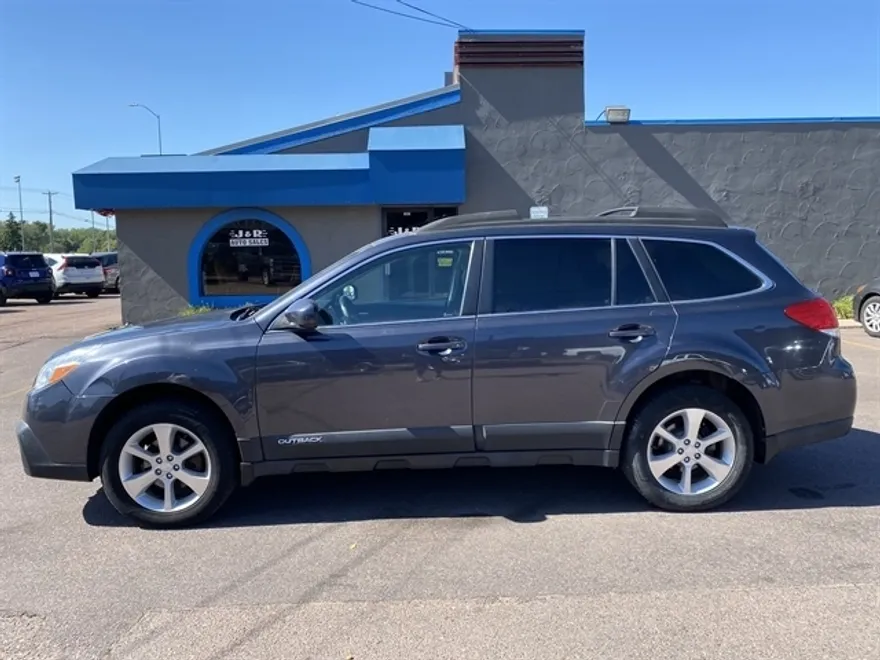 2013 Subaru Outback 2.5i Limited photo 1