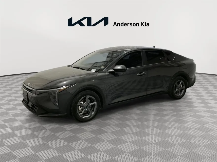 2025 Kia K4 LXS photo 1