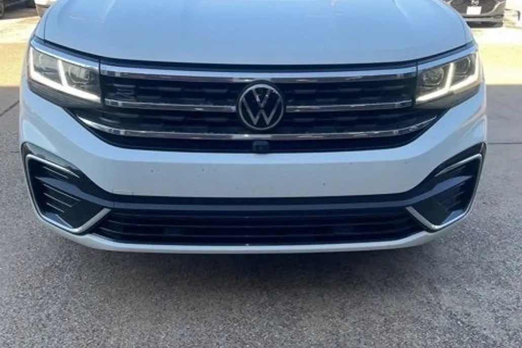 2022 Volkswagen Atlas Cross Sport V6 SEL Premium R-Line photo 1