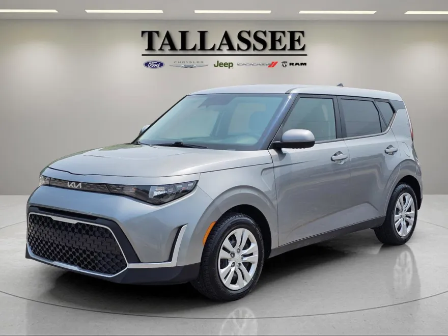 2023 Kia Soul LX photo 1