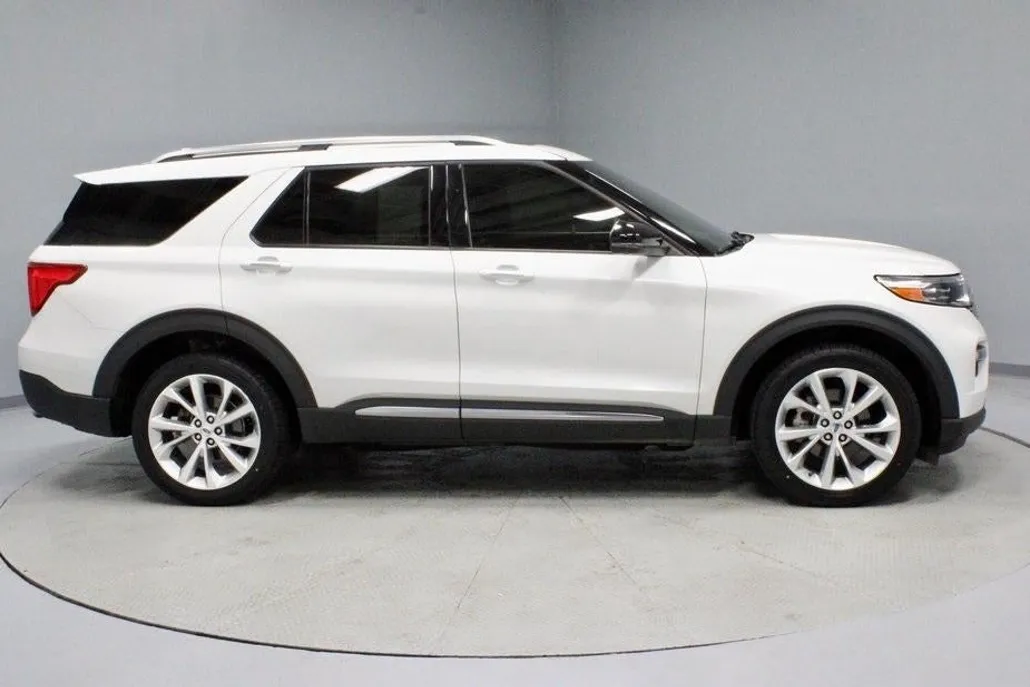 2022 Ford Explorer Platinum photo 1
