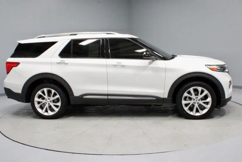 2022 Ford Explorer Platinum photo 1