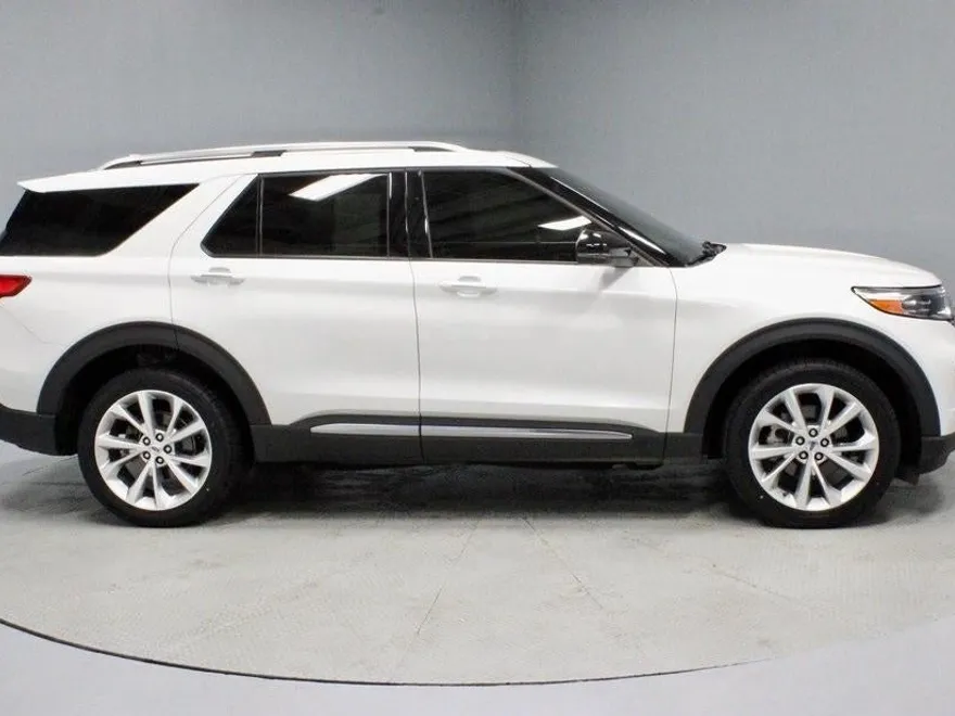 2022 Ford Explorer Platinum photo 1