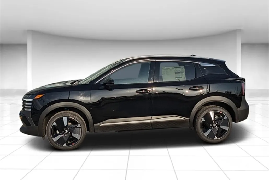 2025 Nissan Kicks SR photo 1