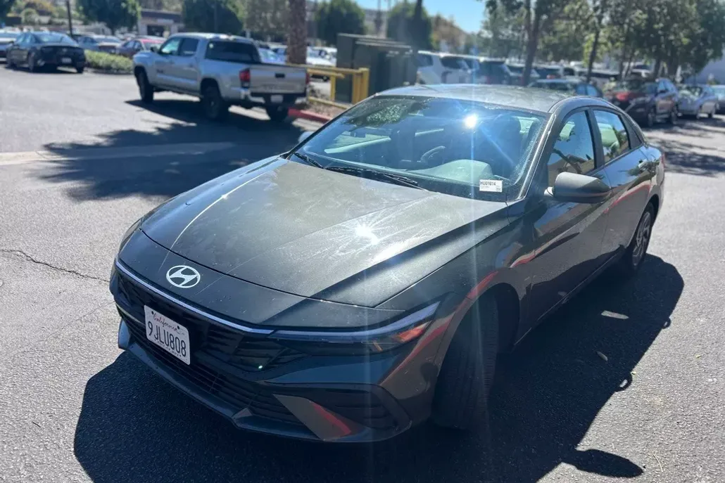 2024 Hyundai Elantra SEL photo 1