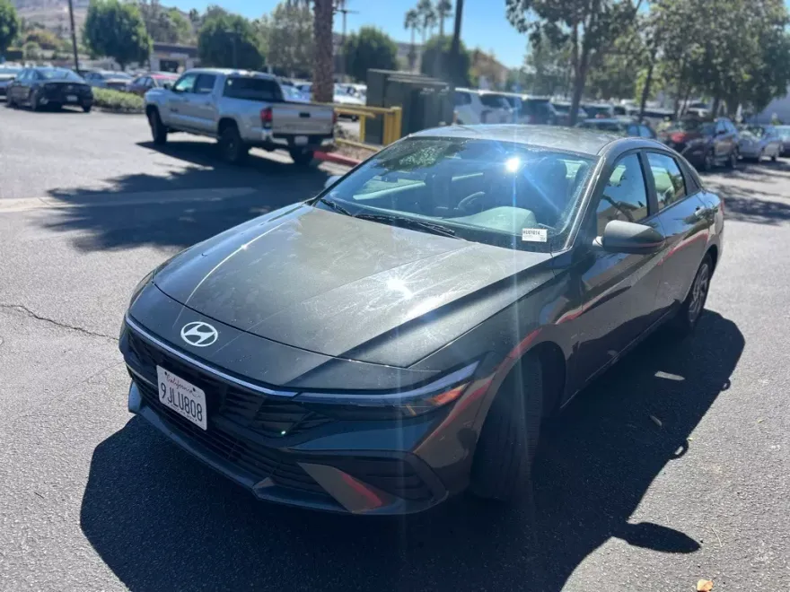 2024 Hyundai Elantra SEL photo 1