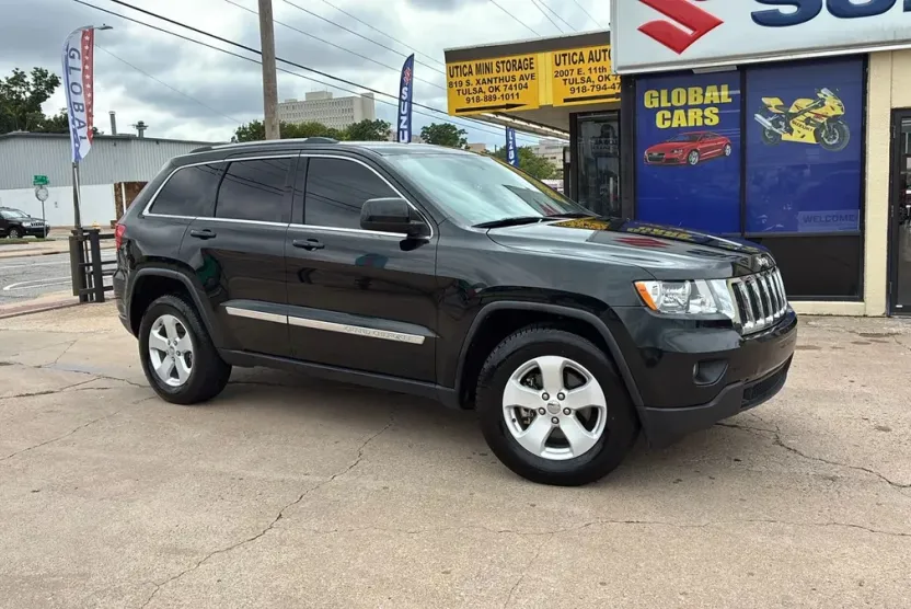 2013 Jeep Grand Cherokee Laredo Sport photo 1