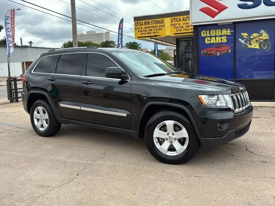 2013 Jeep Grand Cherokee Laredo Sport photo 1