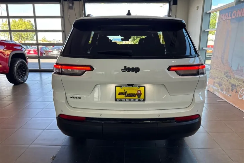 2024 Jeep Grand Cherokee Laredo photo 1