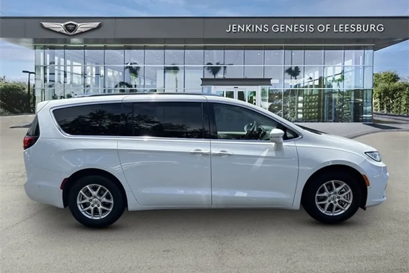 2021 Chrysler Pacifica Touring L photo 1