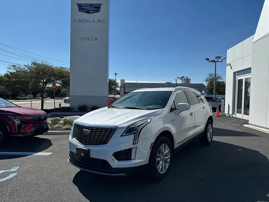 2022 Cadillac XT5 Luxury photo 1