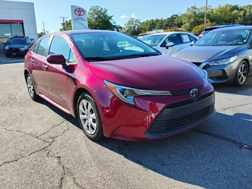 2024 Toyota Corolla LE photo 1