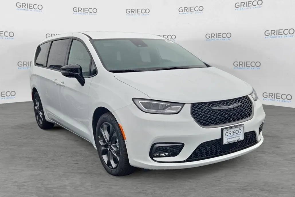 2026 Chrysler Pacifica photo 1