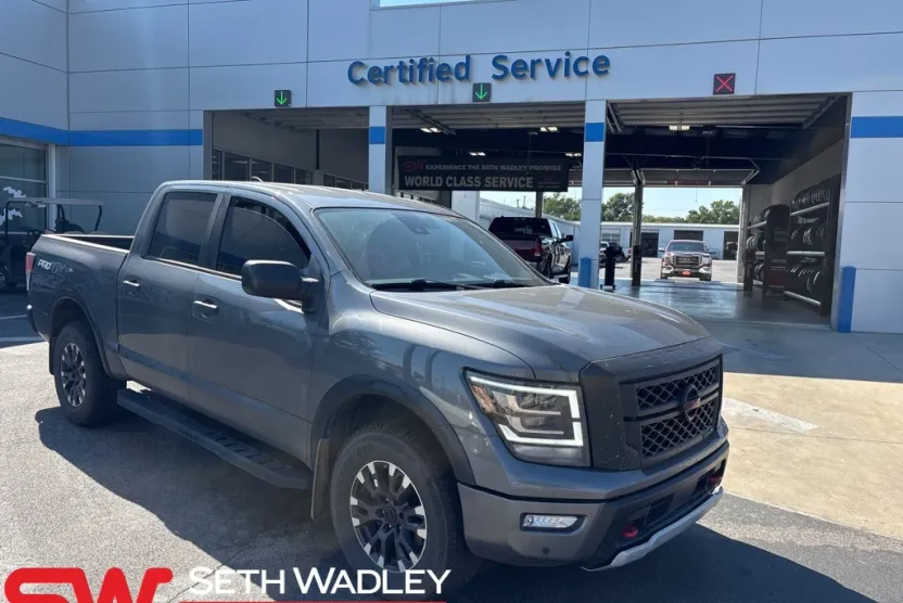 2023 Nissan Titan PRO-4X photo 1