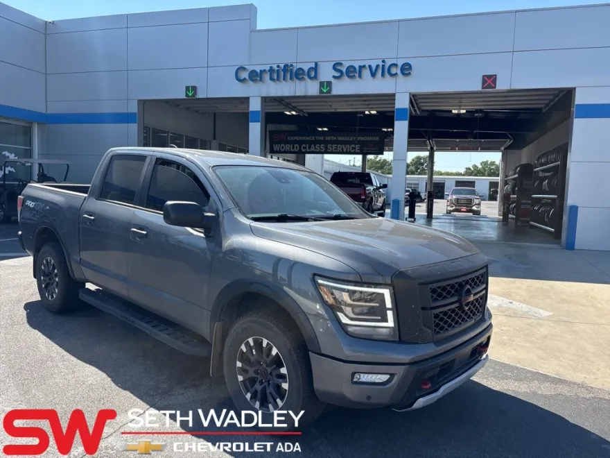 2023 Nissan Titan PRO-4X photo 1