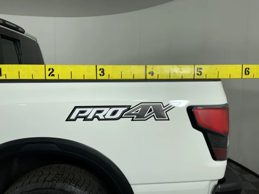 2024 Nissan Titan PRO-4X photo 1