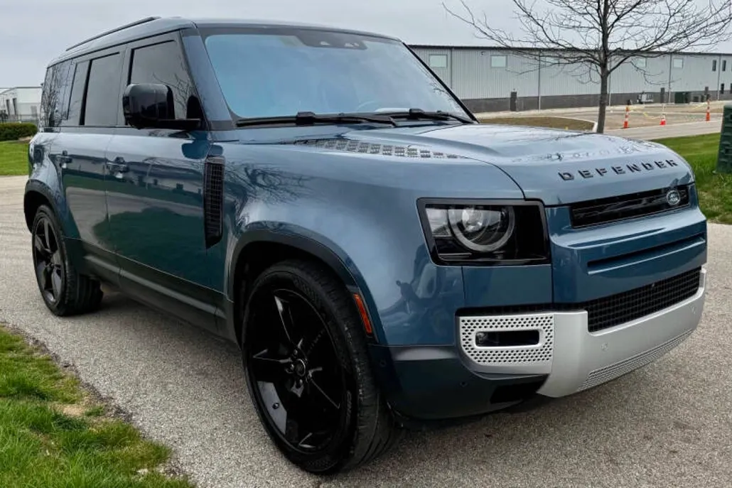 2020 Land Rover Defender 110 SE photo 1