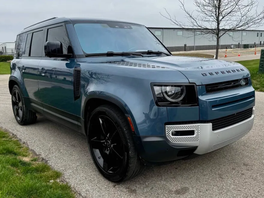 2020 Land Rover Defender 110 SE photo 1