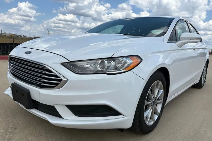 2017 Ford Fusion SE photo 1