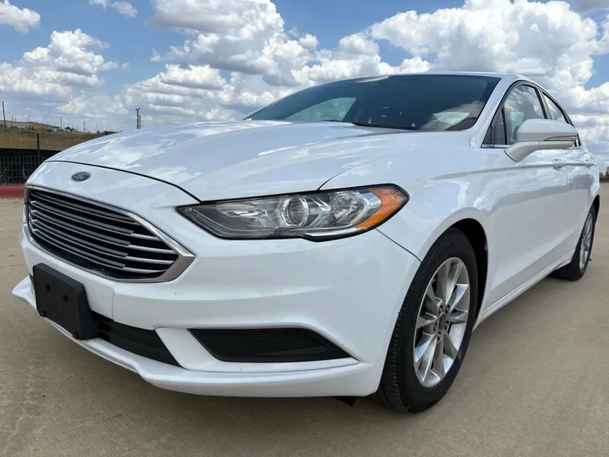2017 Ford Fusion SE photo 1