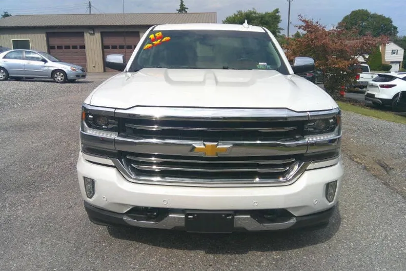 2018 Chevrolet Silverado High Country photo 1