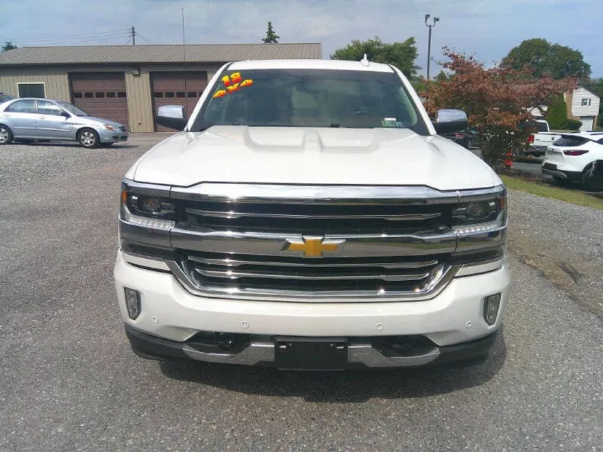 2018 Chevrolet Silverado High Country photo 1