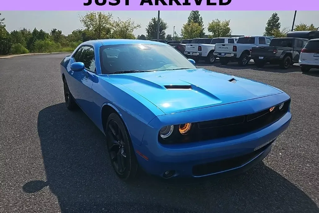 2023 Dodge Challenger SXT photo 1