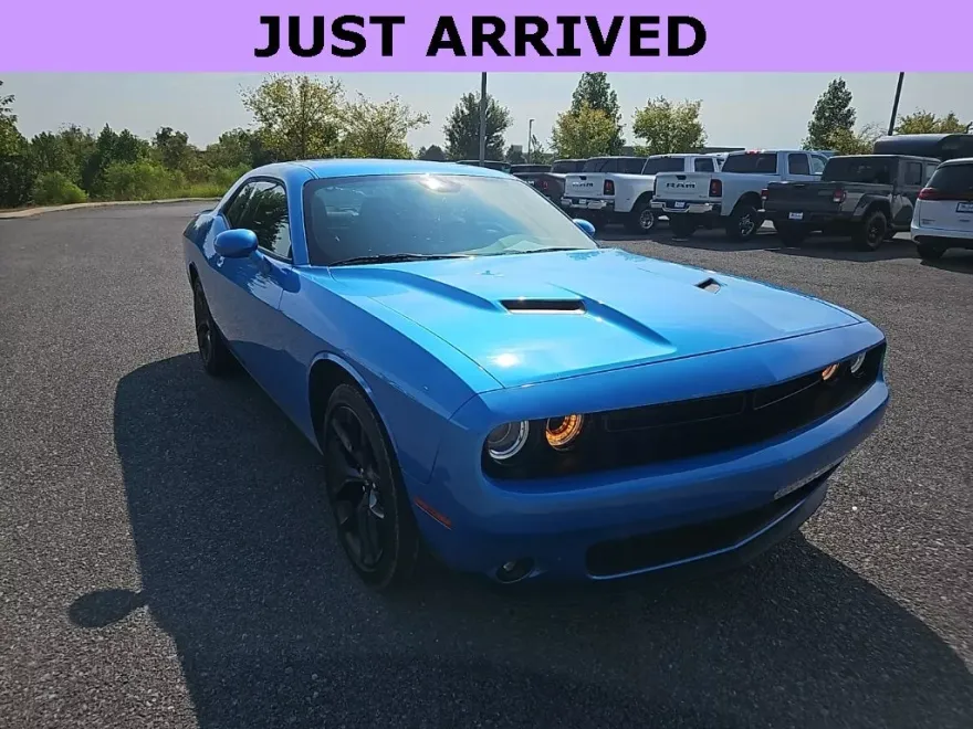 2023 Dodge Challenger SXT photo 1